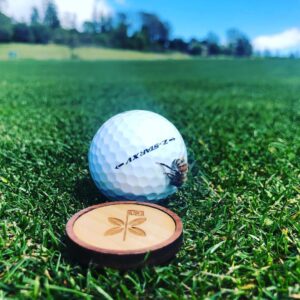 Golf Ballmarker aus Holz clubtags